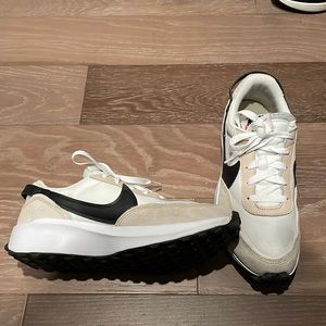 Nike Women's Waffle Debut Running Shoes